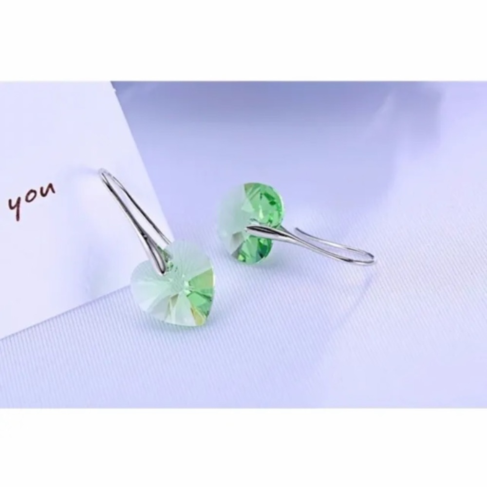 💗 Peridot Small Heart Crystal Earrings NEW - Picture 2 of 3